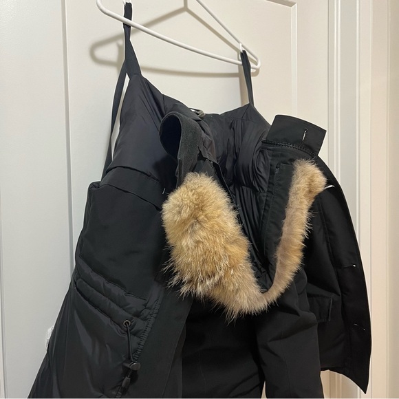 CANADA GOOSE - Buttoned/ Zippered Winter Coat - Mint Condition - Women’s M - Picture 7 of 14